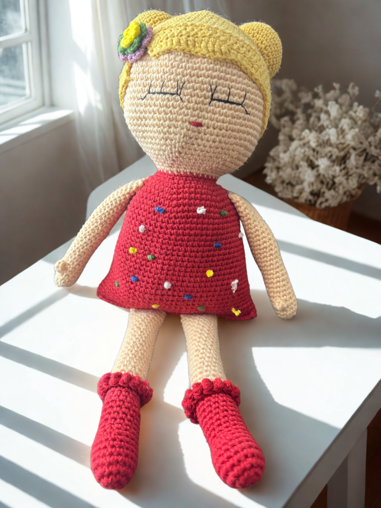 Amigurumi tığ işi bebek kız çocuğu, el yapımı örgü oyuncak kırmızı uyku arkadaşı