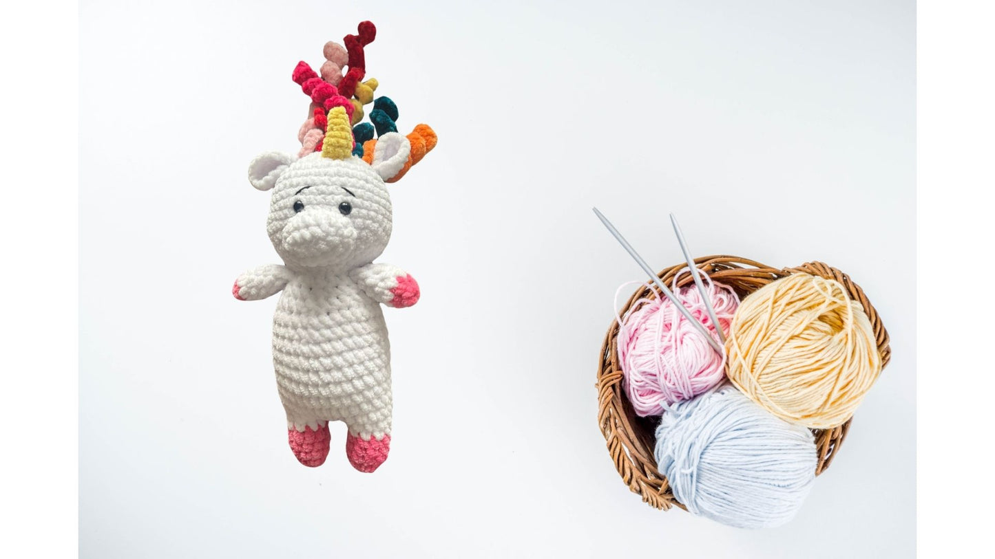 Amigurumi tığ işi unicorn, el yapımı oyuncak, örgü oyuncak uyku arkadaşı